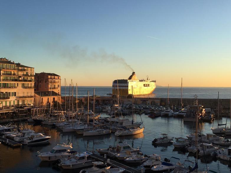 Balcon Sur Le Port