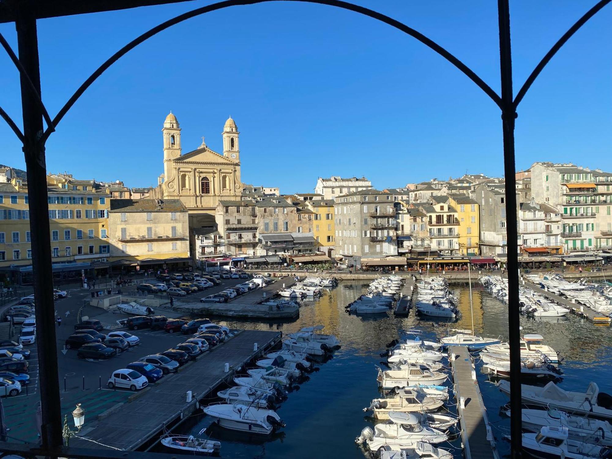 Balcon Sur Le Port * Bastia (Corsica)